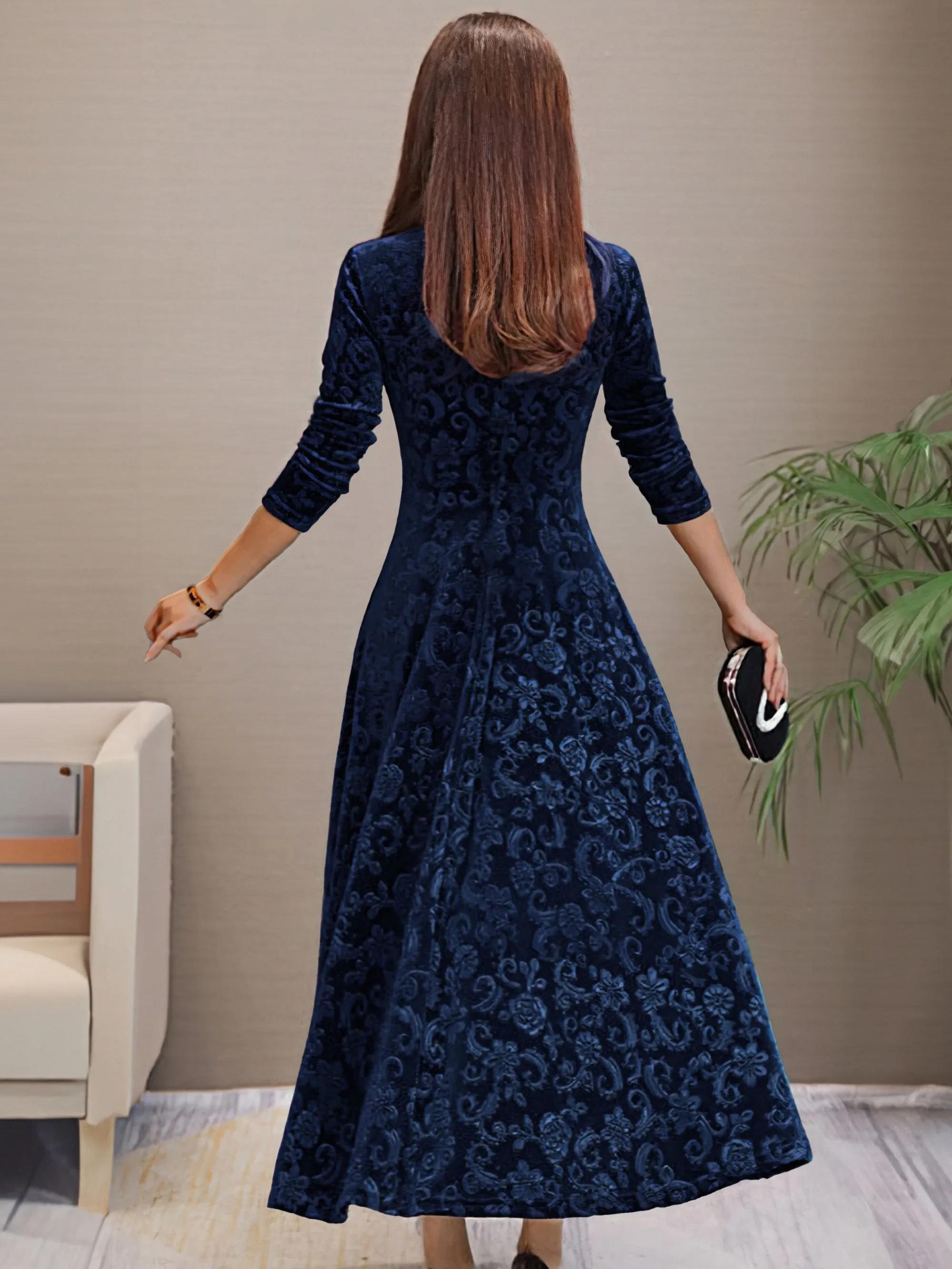Aranza® | Women's V-neck velvet dress