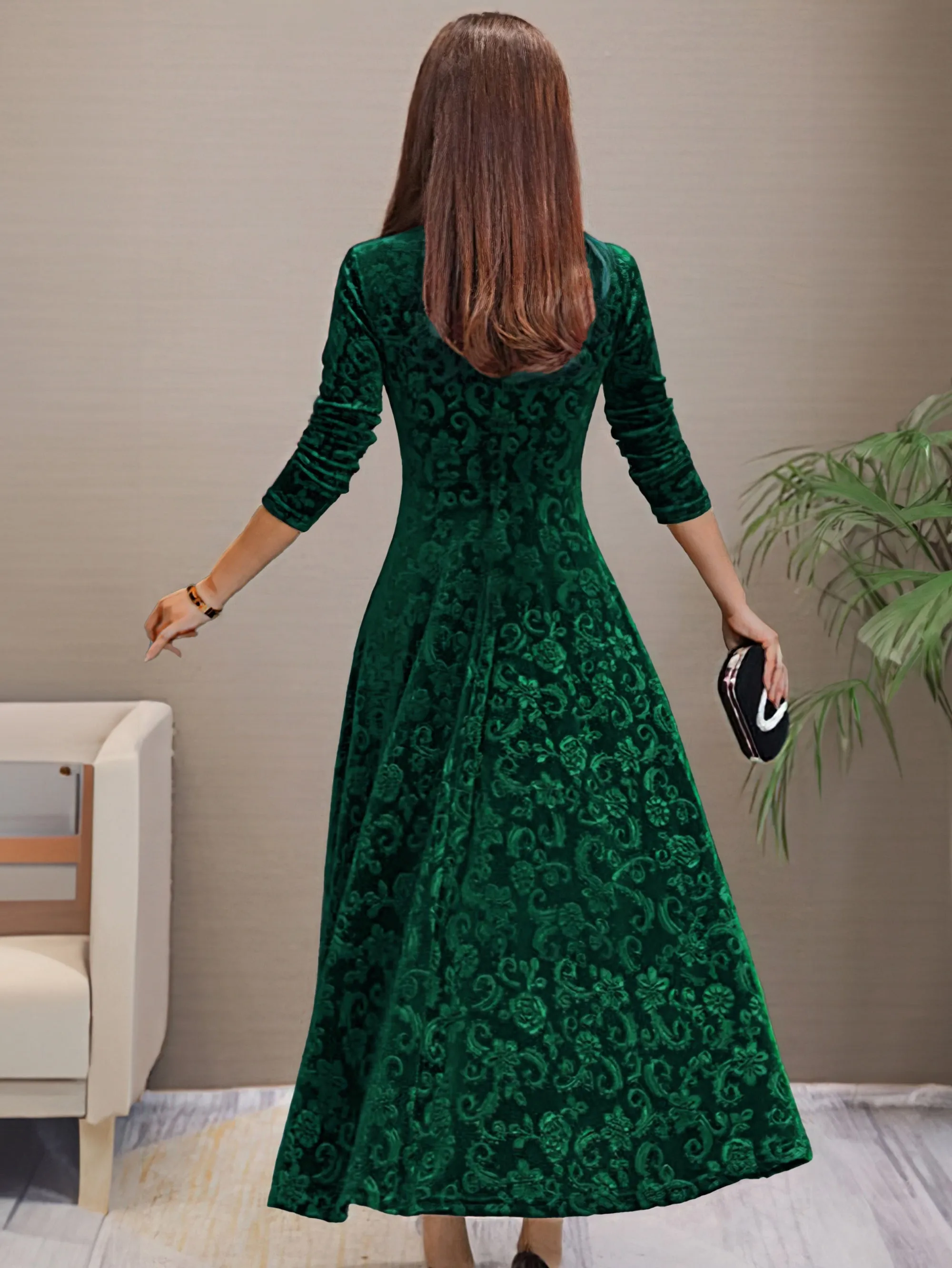 Aranza® | Women's V-neck velvet dress