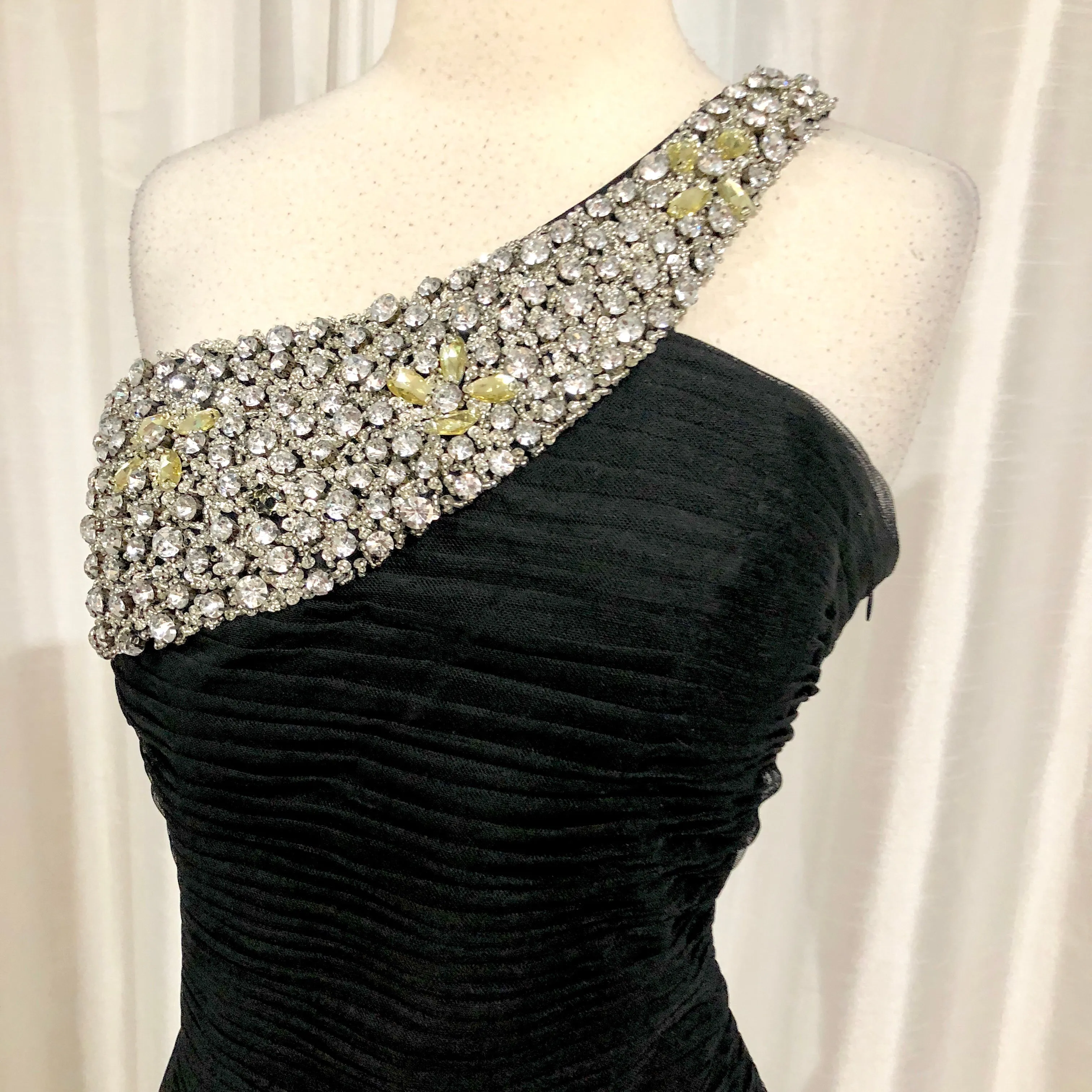 BOUTIQUE Short Black One Shoulder Gown Size 10