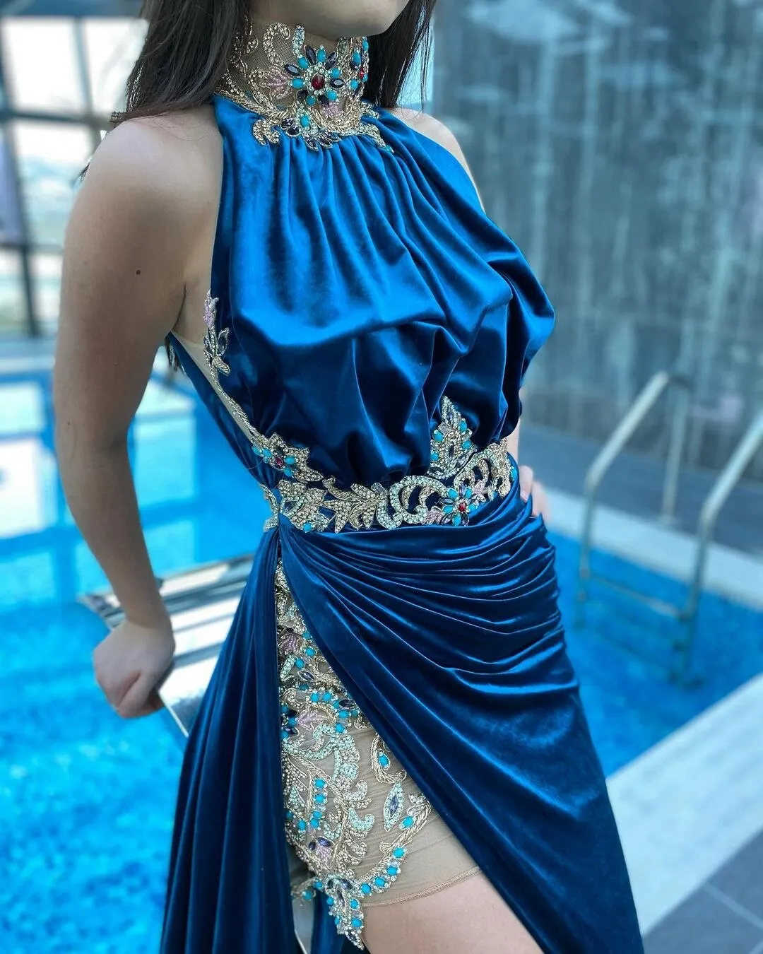 Elegant Velvet Prom Dresses With Train Crystals Beaded