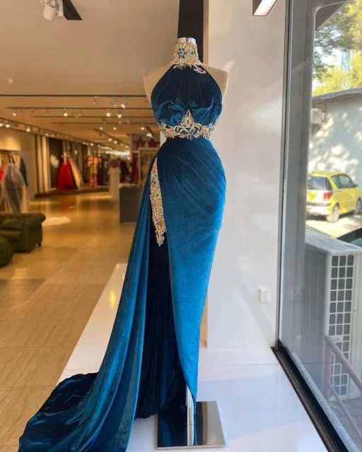 Elegant Velvet Prom Dresses With Train Crystals Beaded