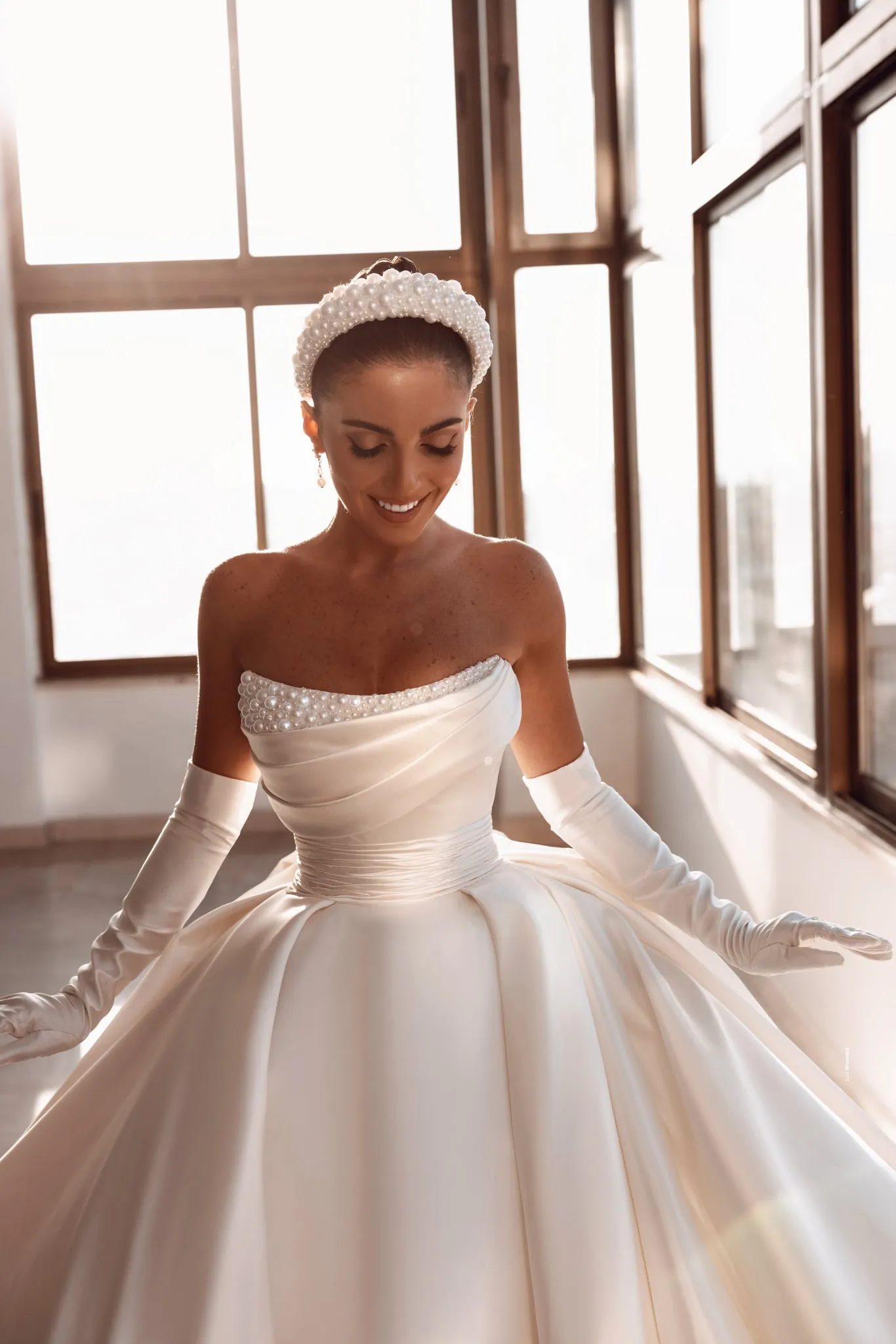 Fabulous Satin Ball Gown Wedding Dresses With Pearls Strapless 2022 Bridal Gowns with Bowknot