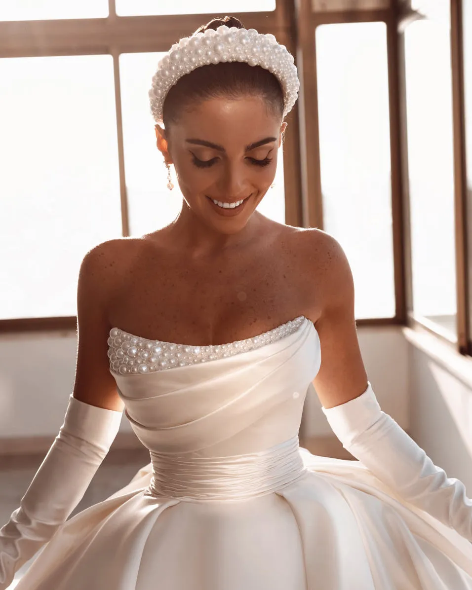 Fabulous Satin Ball Gown Wedding Dresses With Pearls Strapless 2022 Bridal Gowns with Bowknot
