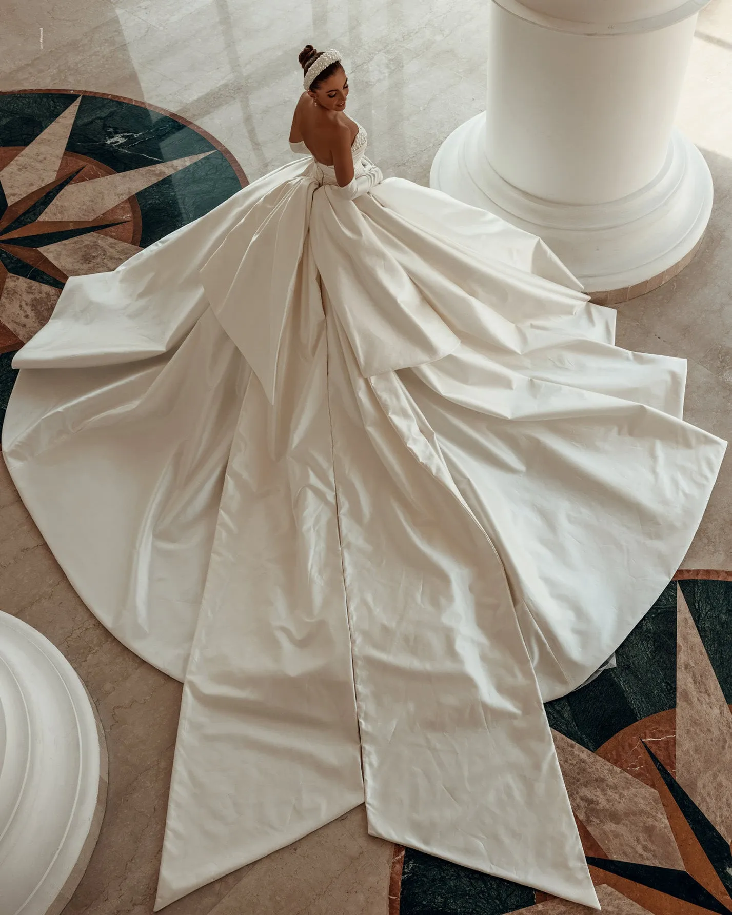 Fabulous Satin Ball Gown Wedding Dresses With Pearls Strapless 2022 Bridal Gowns with Bowknot