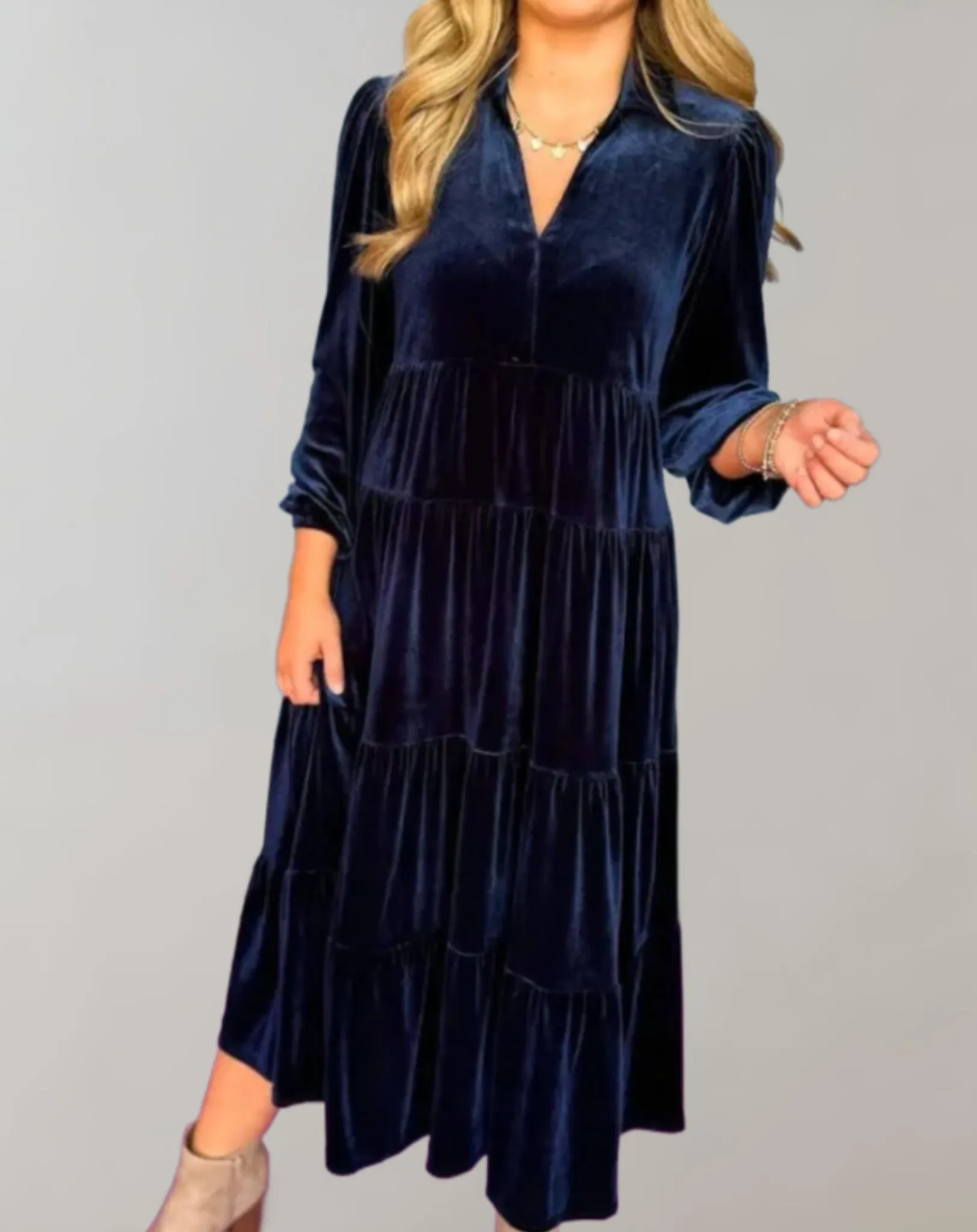 Rita® | Loose velvet dress with a V-neck